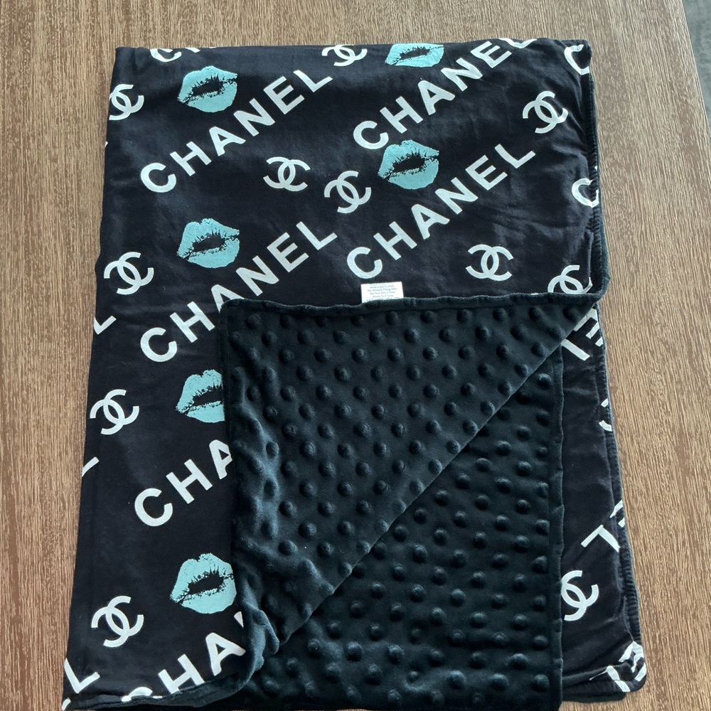 NIB bamboo CHANEL printed baby blanket with minky dot back - Picture 3 of 4
